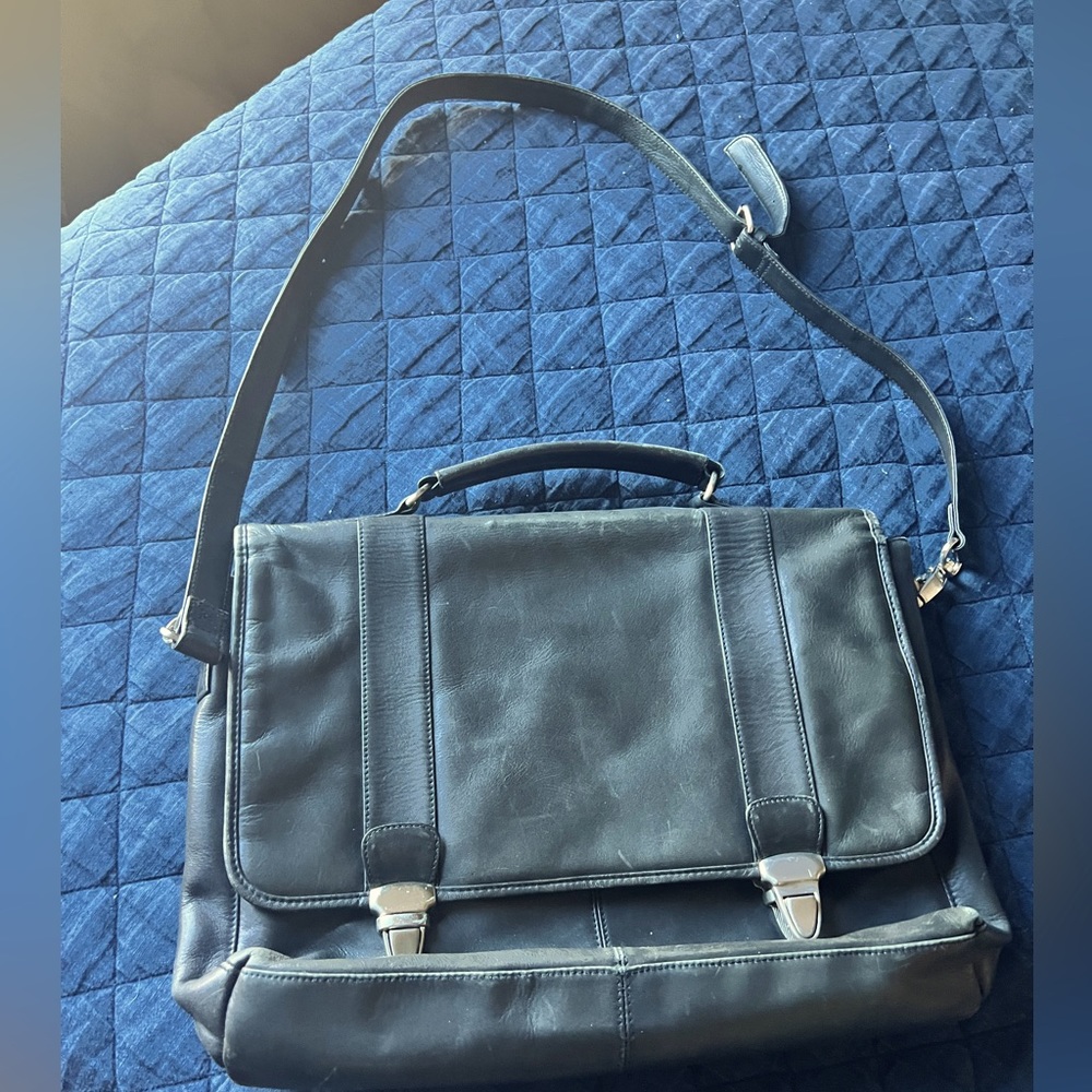 Never used HOBO bag. Smoke free home. Will ship within 24 hours from purchase.